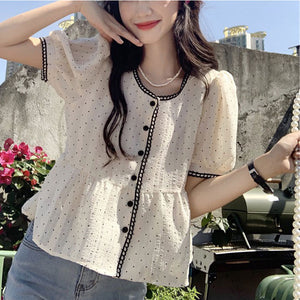 Sweet and chic design, loose polka dot short-sleeved shirt