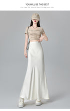 Load image into Gallery viewer, Satin dark pattern jacquard slimming and drapey A-line fishtail skirt
