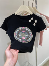 Load image into Gallery viewer, Chinese style button embroidered slim crop top
