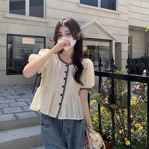 Sweet and chic design, loose polka dot short-sleeved shirt