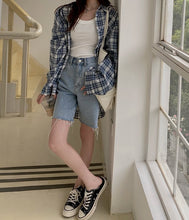 Load image into Gallery viewer, Blue and white plaid lazy long-sleeved sunscreen shirt
