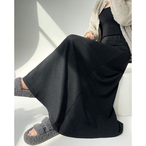 Black knitted pleated high-waisted A-line umbrella skirt with large hem