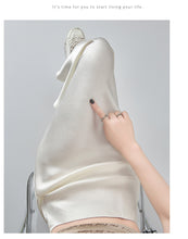Load image into Gallery viewer, Satin dark pattern jacquard slimming and drapey A-line fishtail skirt
