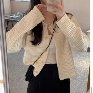 Xiaoxiangfeng round neck textured single-breasted knitted cardigan top