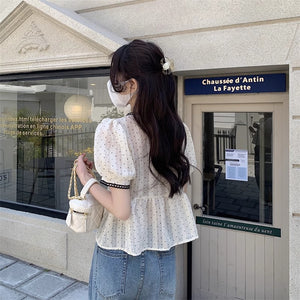Sweet and chic design, loose polka dot short-sleeved shirt