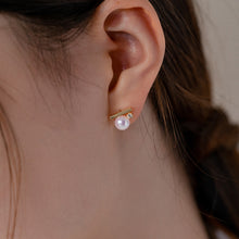 Load image into Gallery viewer, Pearl Gold-Plated Classic Necklace &amp; Earrings Set
