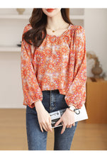 Load image into Gallery viewer, Chiffon round neck French style floral shirt
