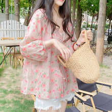Load image into Gallery viewer, 2022夏季韩版宽松v领灯笼袖高端碎花棉麻衬衫娃娃衫上衣女
