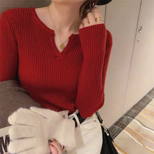 Load image into Gallery viewer, v领毛衣女2022年早秋新款洋气打底衫内搭针织衫春秋修身长袖上衣
