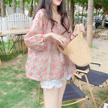 Load image into Gallery viewer, 2022夏季韩版宽松v领灯笼袖高端碎花棉麻衬衫娃娃衫上衣女

