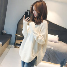 Load image into Gallery viewer, 很仙的慵懒风套头毛衣女2022秋冬新款宽松外穿针织上衣长袖加厚V
