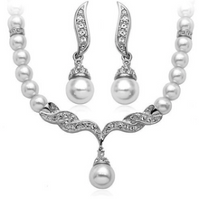 Load image into Gallery viewer, Korean Style Pearl Necklace Set
